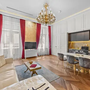 Count Zrinyi Basilica Luxurious Apartment